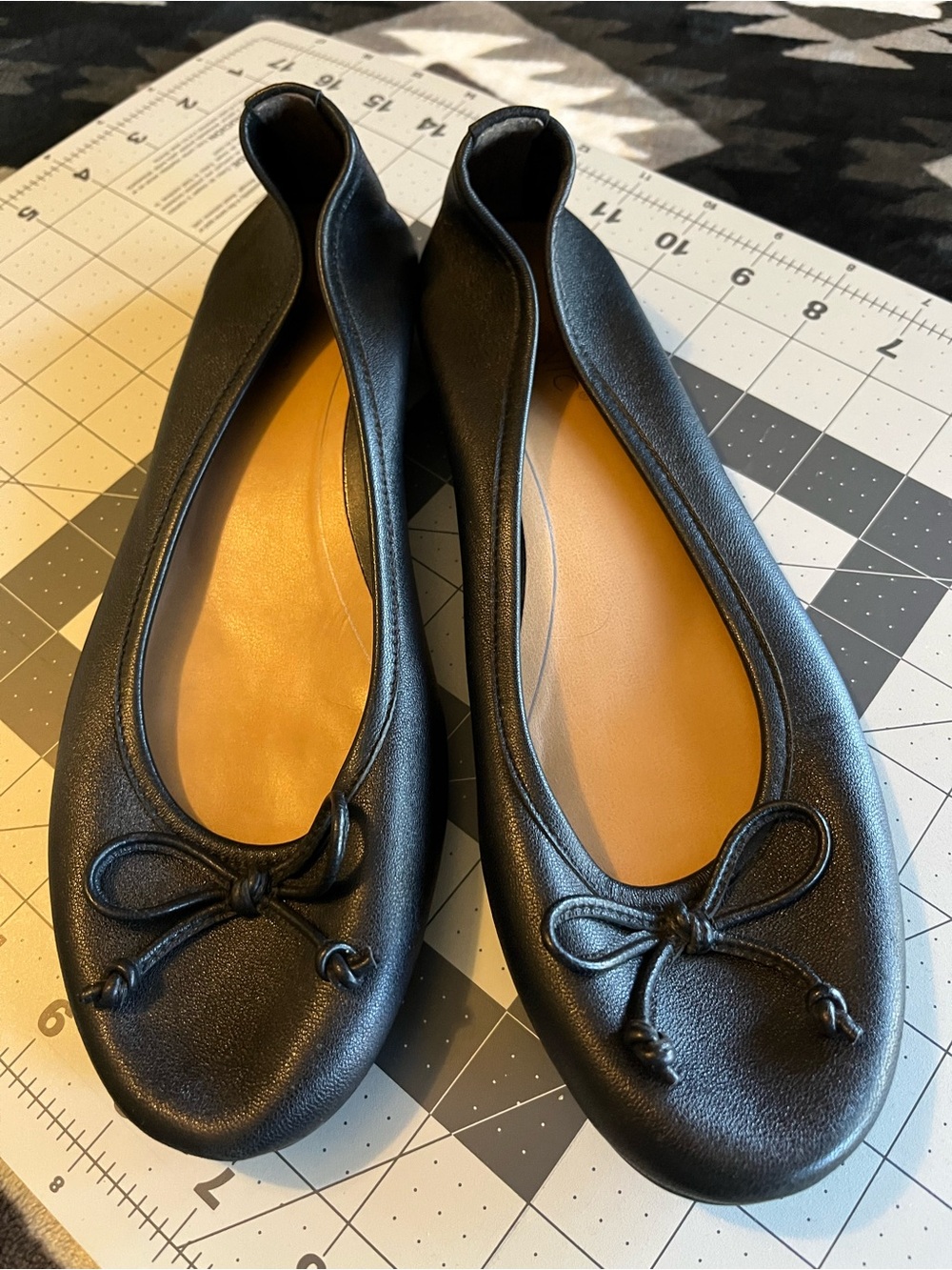 Vionic Classic Women's Black Leather Ballet Flats